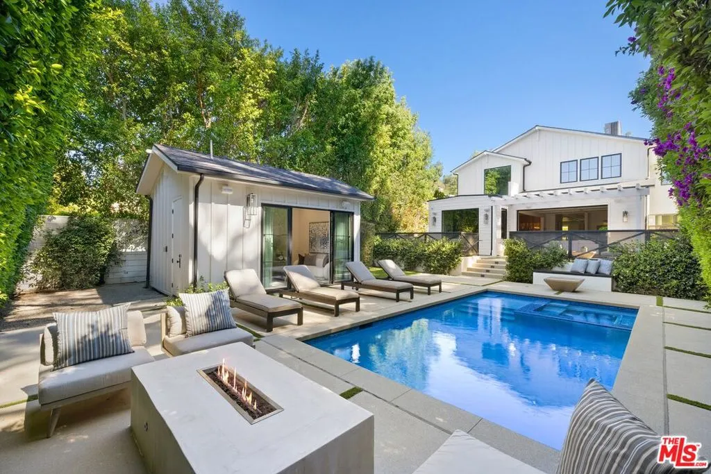 15125 Valley Vista Boulevard, Sherman Oaks, California 91403 home-pic-1